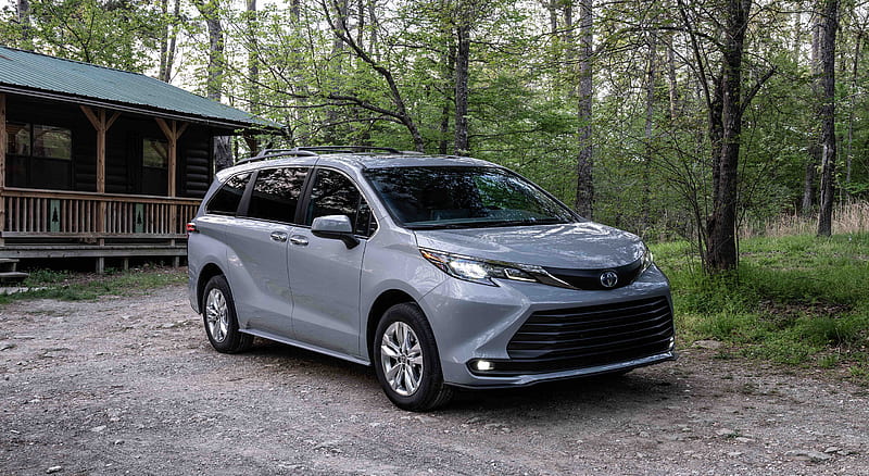 2022 Toyota Sienna Woodland Special Edition - Front Three-Quarter , car, HD wallpaper