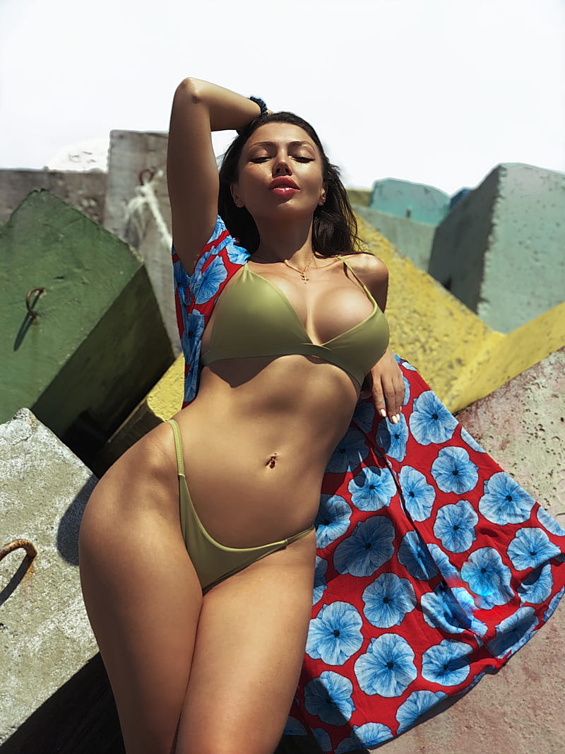 woman in green bikini sunbathing, HD phone wallpaper