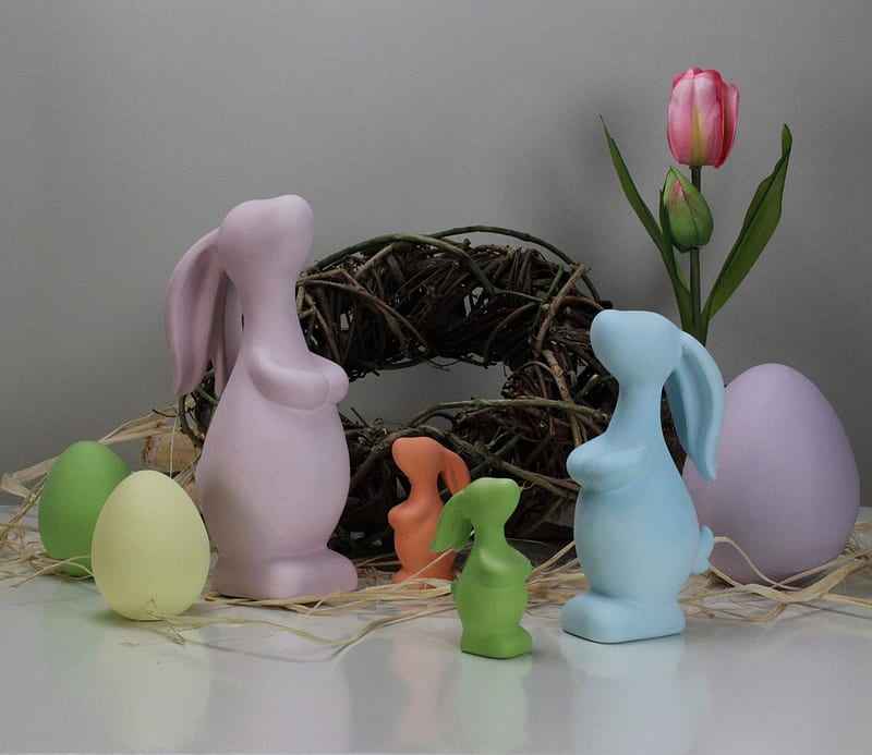 Bunnies family waiting for Easter, family, colorful, lovely, orange, home, sweet, green, waiting, eggs, bunnies, pink, tulip, blue, HD wallpaper