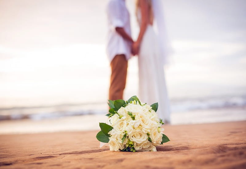 Just Married, beach, bouquet, flowers, wedding, couple, bridal, HD wallpaper