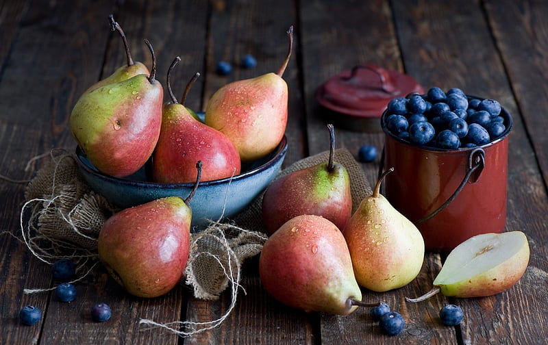 Pear and berries, fruit, berries, fresh, pears, still, anti-viral, vit-c, graphy, health, blueberries, potassium, vitamins, HD wallpaper