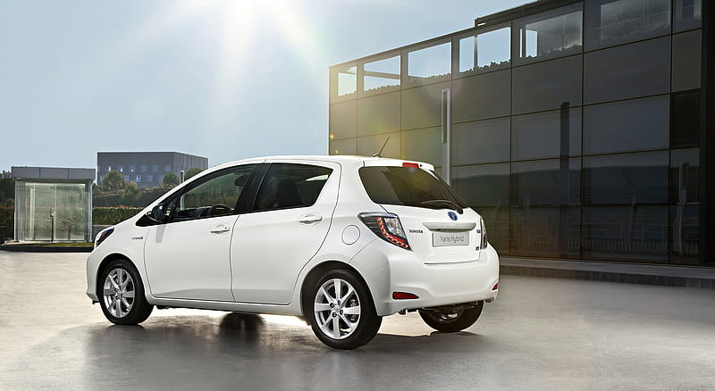 Toyota yaris hybrid deals 2013