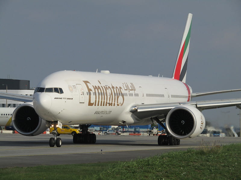 Emirates B777-300ER, airplane, aviation, air, planes, aircraft, b777, emiratesb777, boeing 777-300er, budapest, HD wallpaper