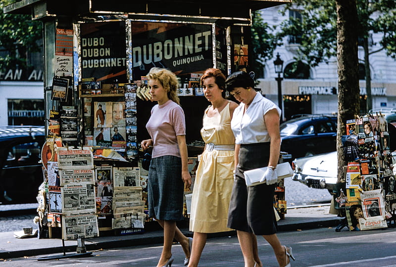 three women walking on road, HD wallpaper