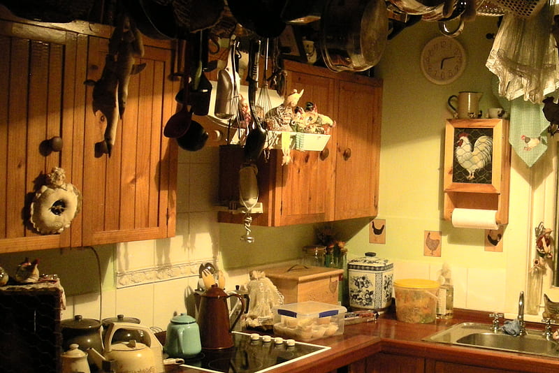 Countrykitchen, country kitchen, filled with old things, lite by a soft light, HD wallpaper