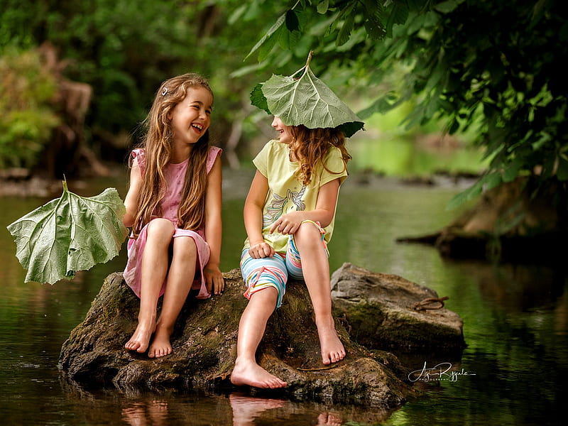 :), green, girl, summer, copil, child, leaf, couple, smile, happy, water, HD wallpaper