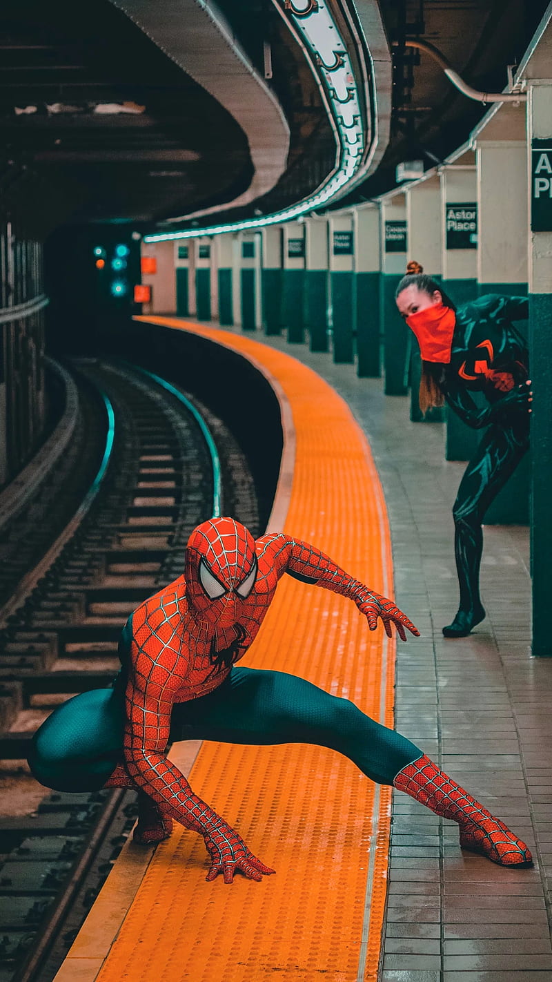 Hombre araña, héroe, hombre, araña, estación, súper, súper héroe, estación  de tren, Fondo de pantalla de teléfono HD | Peakpx