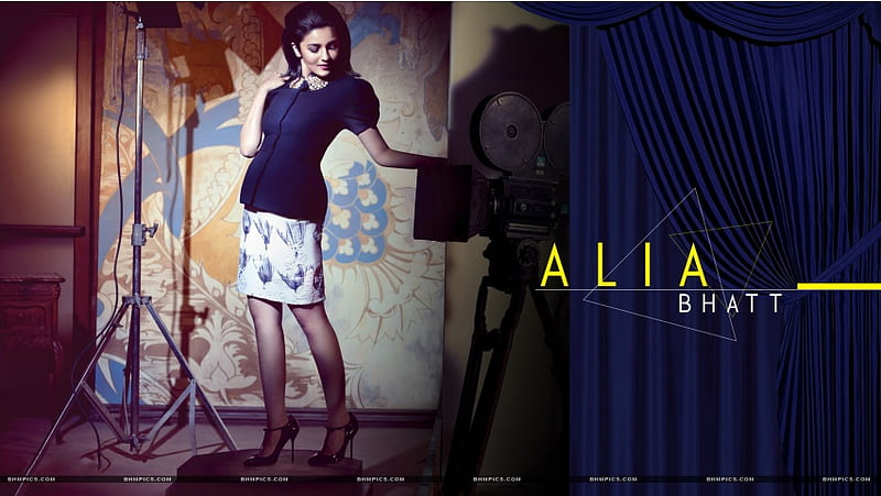 Alia Bhatt Poses For Cameras, HD wallpaper