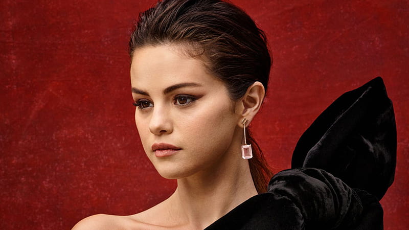 Beautiful Selena Gomez Is Wearing Black Dress Standing In Red Background Girls, HD wallpaper