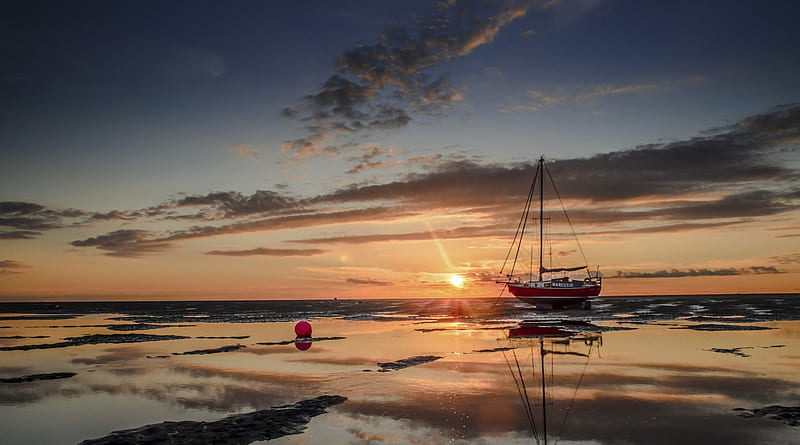 sailboat beached at low tide in sunset, beach, tide, sunset, sailboat, clouds, HD wallpaper