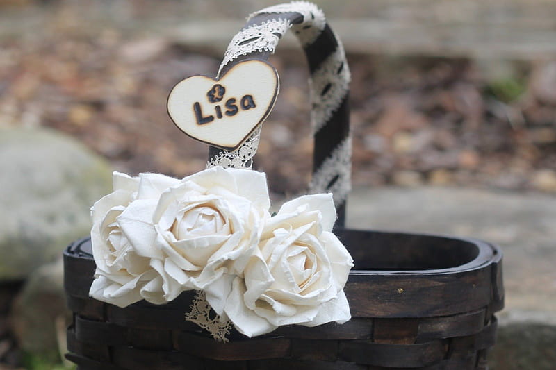 For Lisa :), lisa name, birtay present, basket, white roses, HD wallpaper