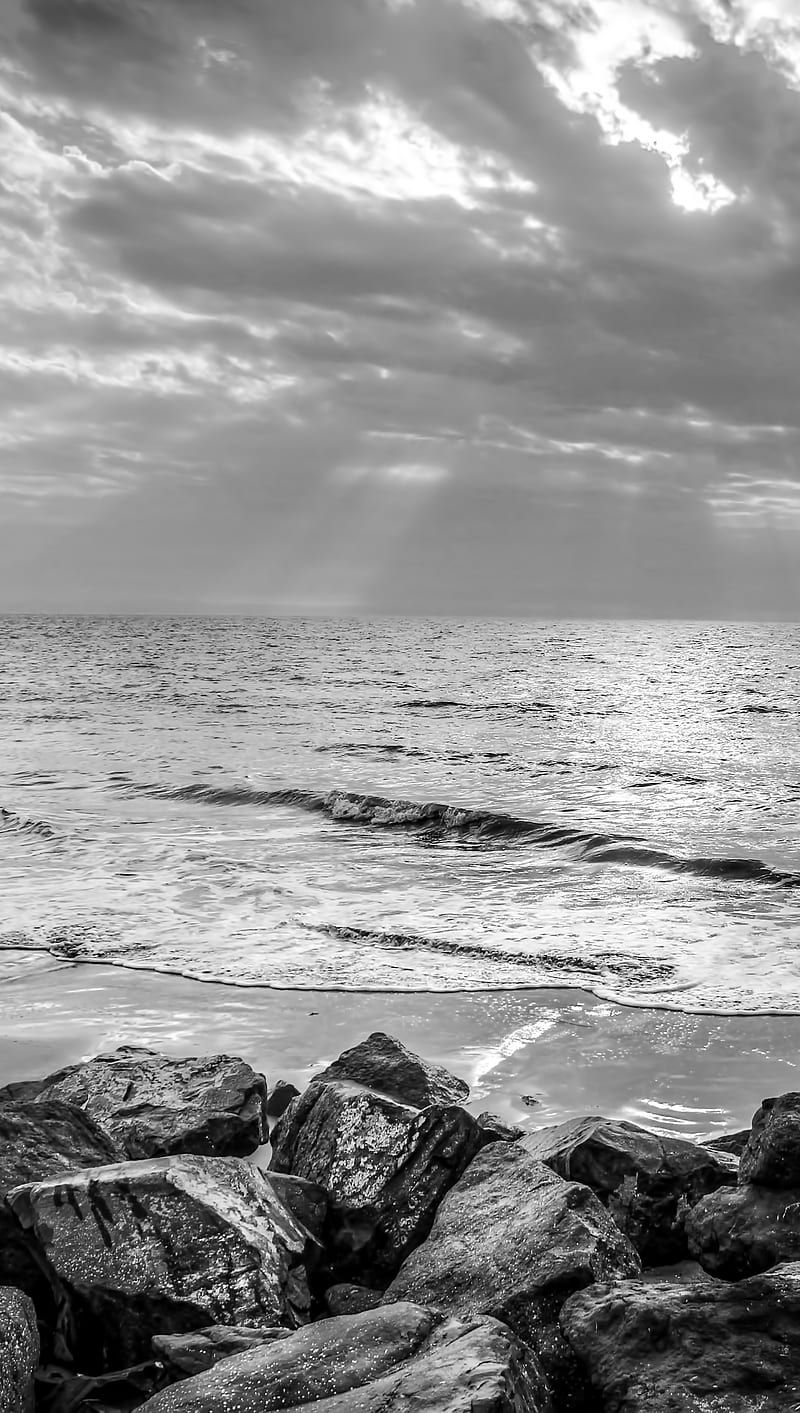 Black Beach in R, black and white, rocks, sea, sky, HD phone wallpaper