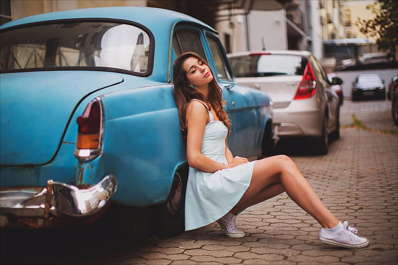 Model With Classic Car 2, model, girls, classic, carros, classic-cars, HD wallpaper