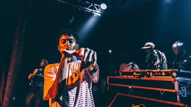 playboi carti is singing with bands showing straight hand wearing striped red and white tshirt music, HD wallpaper