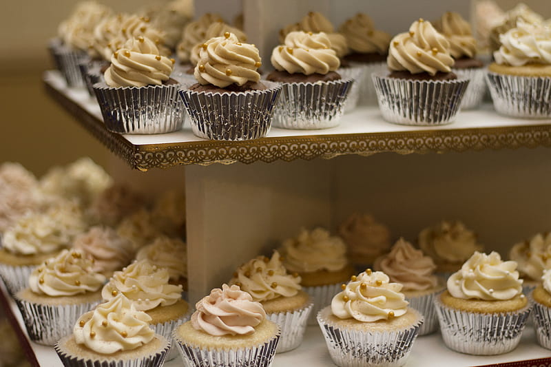 selective focus of 2-tiered cupcakes, HD wallpaper