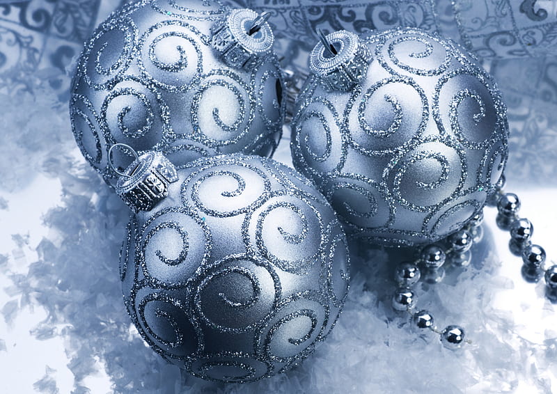 Christmas Balls, ornaments, pretty, bonito, magic, silver, xmas, graphy, ball, nice, beauty, pearls, lovely, holiday, christmas, glitter, swirls, new year, happy new year, merry christmas, balls, string, beads, shiny, HD wallpaper