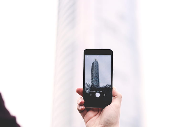 shallow focus graphy of person taking of glass tower at smartphone, HD wallpaper