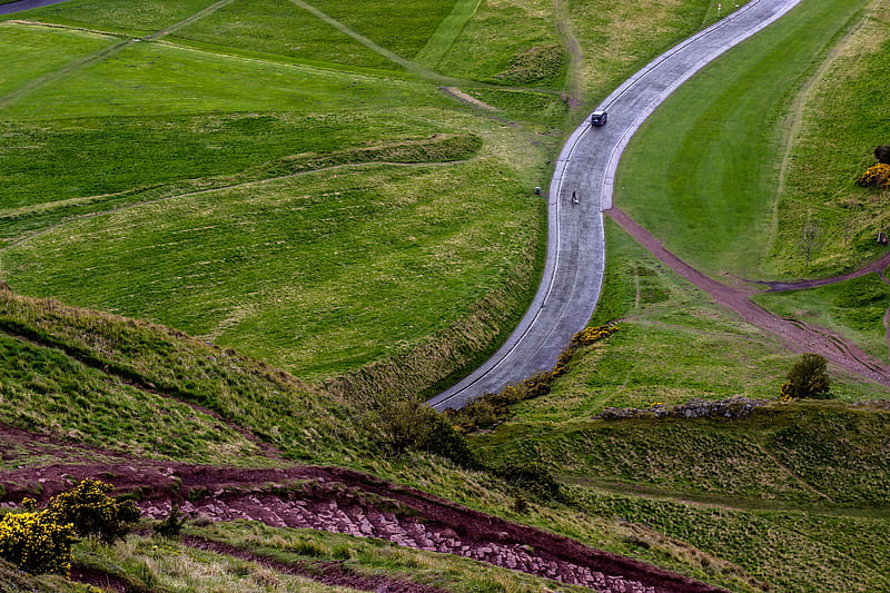 winding road near green grass field, HD wallpaper