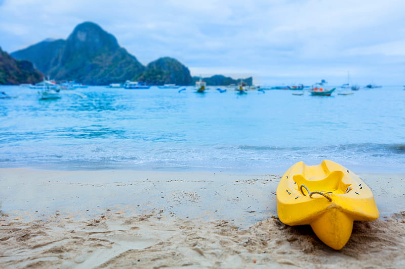Small Yellow Boat On A Beach, HD wallpaper