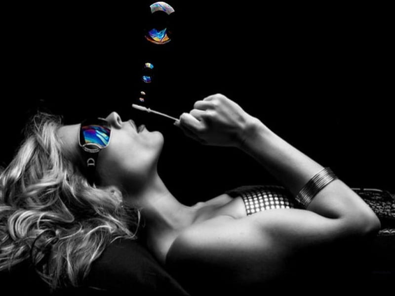*Cool Bubbles*, blowing bubbles, breathe, model, relax, black and white, peace, woman, sunglasses, cool, girl, chill, bubbles, beauty, relaxing, HD wallpaper