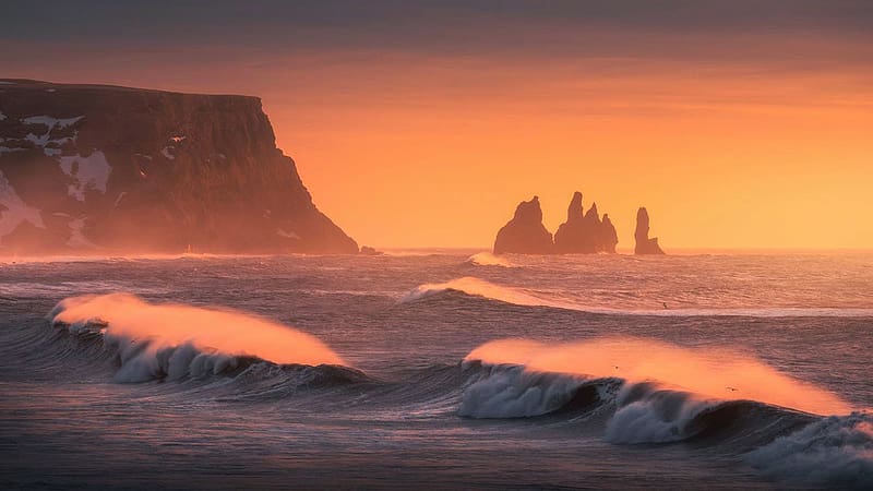 Golden waves at the sea stacks of Vik in Iceland, colors, sea, waves, rocks, sky, HD wallpaper
