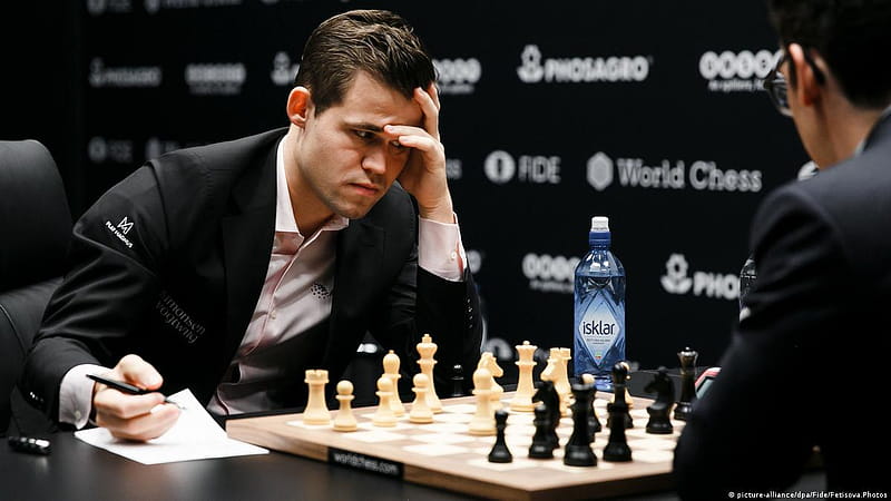 Chess Explorer - 4° game of the World Championship! Links are below:     chessbomb.com/arena/2018-wcc/04-Carlsen_Magnus-Caruana_Fabiano   Ph: Corriere della