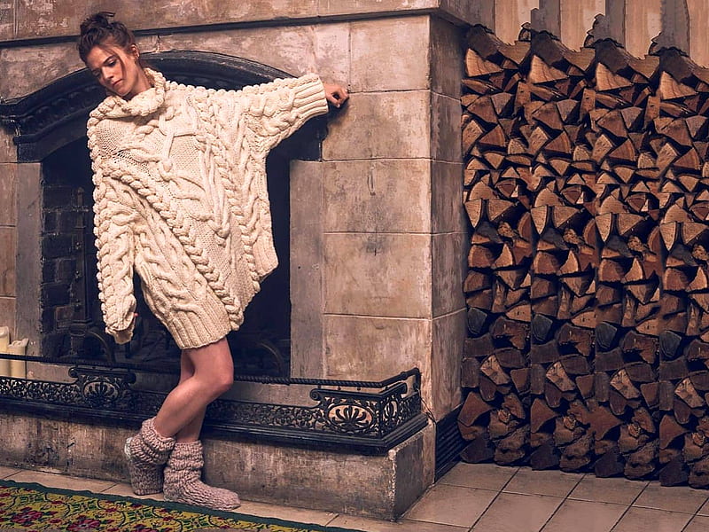 Rose Leslie Rose, Leslie, bonito, slippers, model, fireplace, 2019, actress, sweater, HD wallpaper