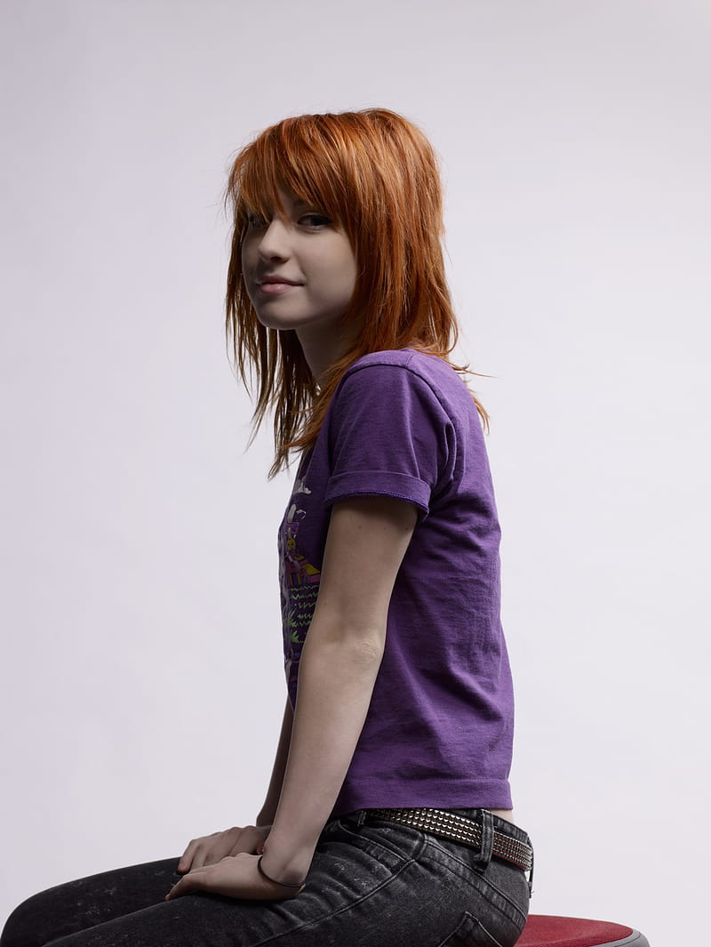 Hayley Williams, singer, redhead, simple background, T-shirt, violet tops, HD phone wallpaper