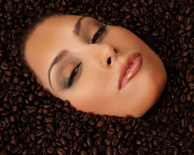 Niña en granos de café, modelos, hembra, café, niña, gente, frijoles, cara,  dama, Fondo de pantalla HD | Peakpx