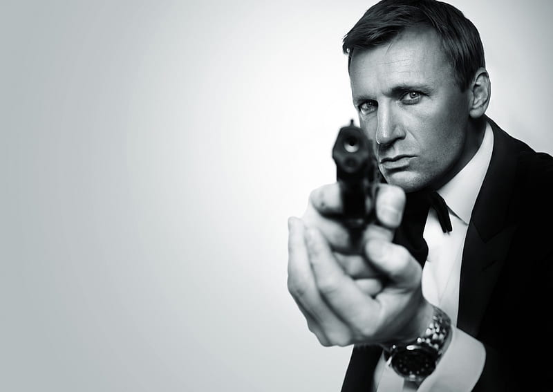 Daniel Craig, poster, movie, black, james bond, man, gun, white, 007,  actor, HD wallpaper | Peakpx