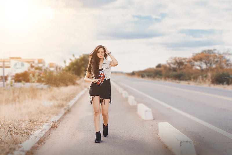 Girl Walking Alone On Desert Road, girls, graphy, desert, road, HD wallpaper  | Peakpx