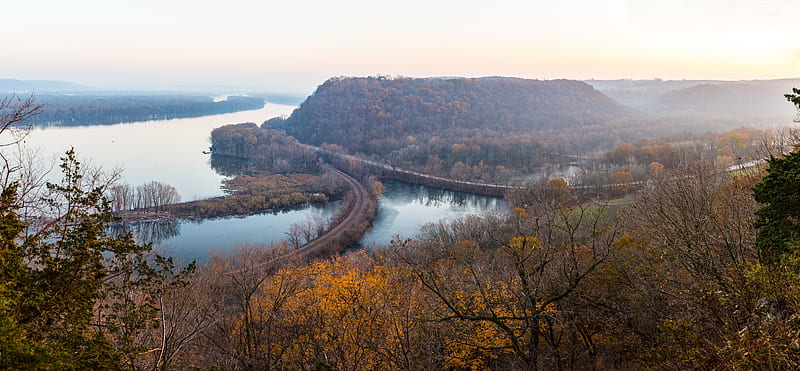 Effigy Mounds - Eagle Rock Lookout, Highway, Railroad, Yellow River, Mississippi River, HD wallpaper