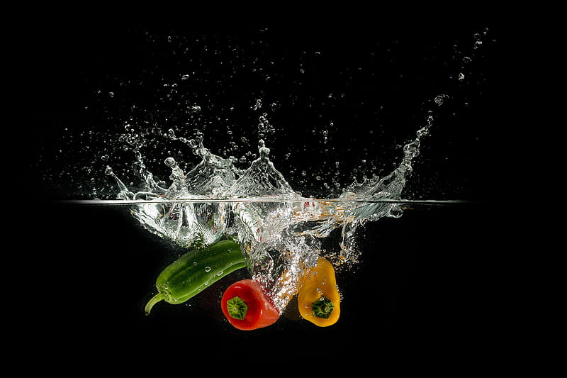 Bell Peppers Dropped on Water, HD wallpaper