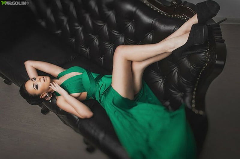 Beauty In Green Dress, sensual, female, model, pose, green dress, seductive, makeup, beauty, sofa, HD wallpaper