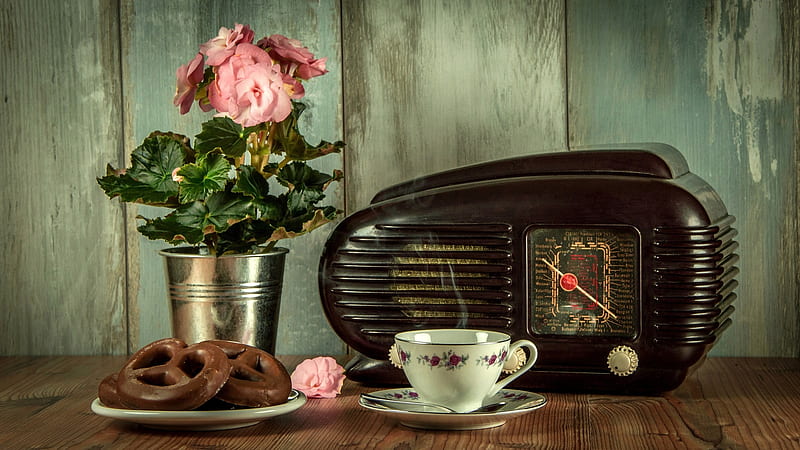Vintage radio, still life, pleasant, inviting, 1920x1080, HD wallpaper