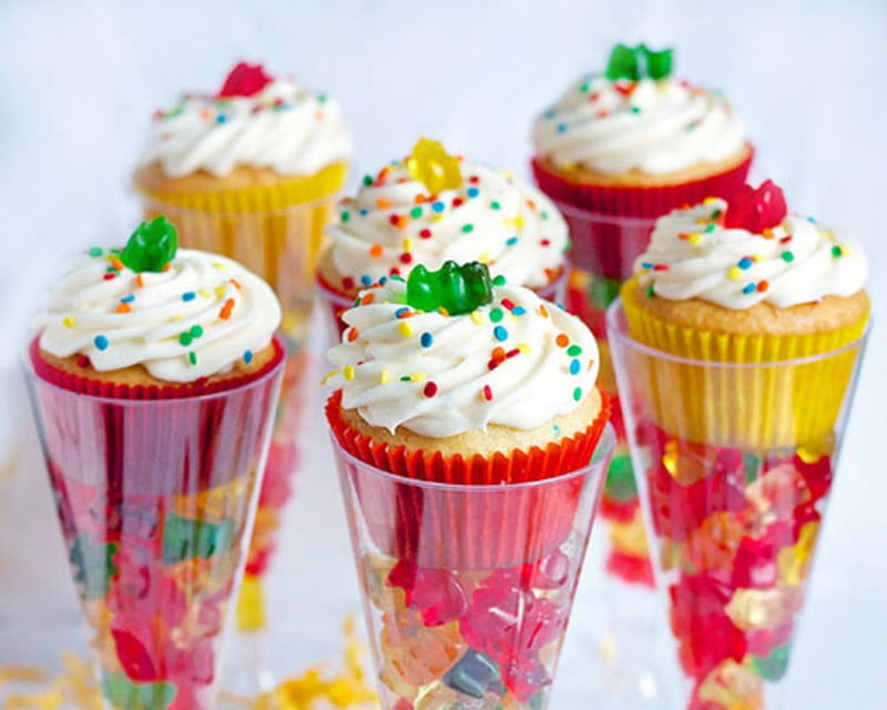 Gummy Bears Cupcakes, cake, sprinkles, food, gummy bears, HD wallpaper