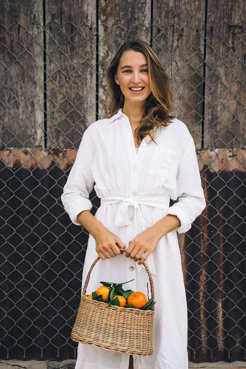 Woman in White Long Sleeve Shirt Holding Apple Fruit, HD phone wallpaper