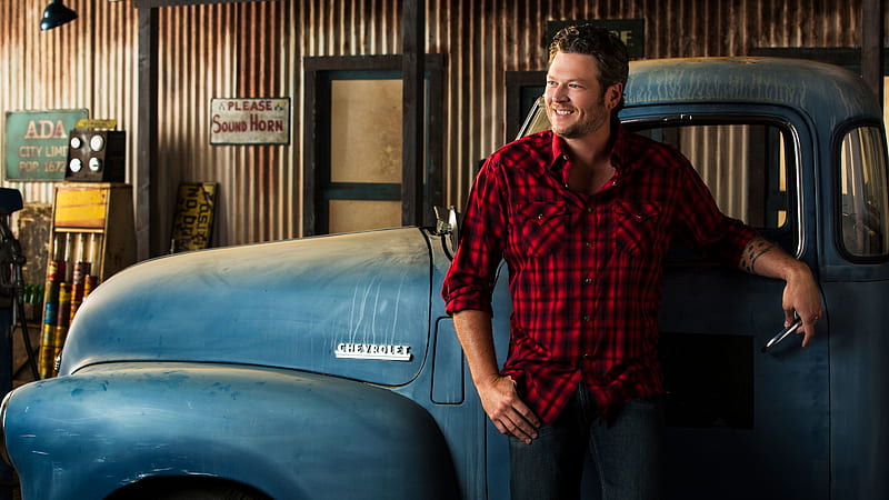 Blake Shelton with his Killer Smile :), Garage, Cowboy, Blue, Handsome, Musician, Signs, Singer, Smile, Music, Jeans, Flannel Shirt, Truck, Songwriter, HD wallpaper