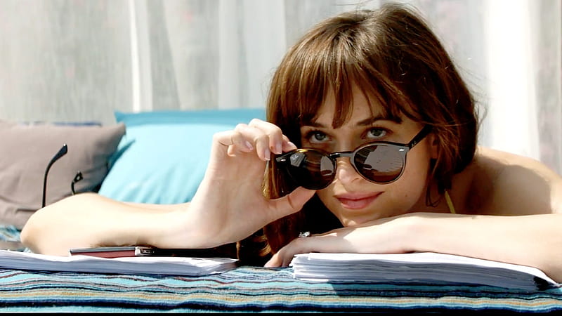 Fifty Shades d (2018), fifty shades d, sunglasses, movie, girl, actress, summer, hand, Dakota Johnson, HD wallpaper