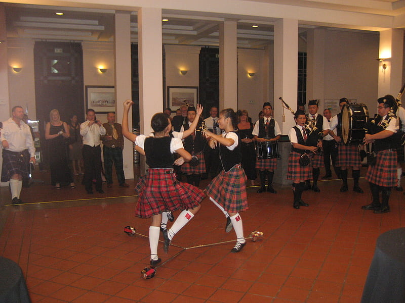 The Scottish Sword Dance, kilts, dance, scottish, sword, HD wallpaper