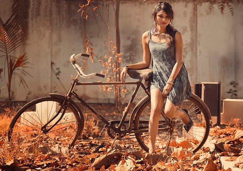 Autumn Day, autumn, leaves, dress, day, beauty, bike, woman, HD wallpaper
