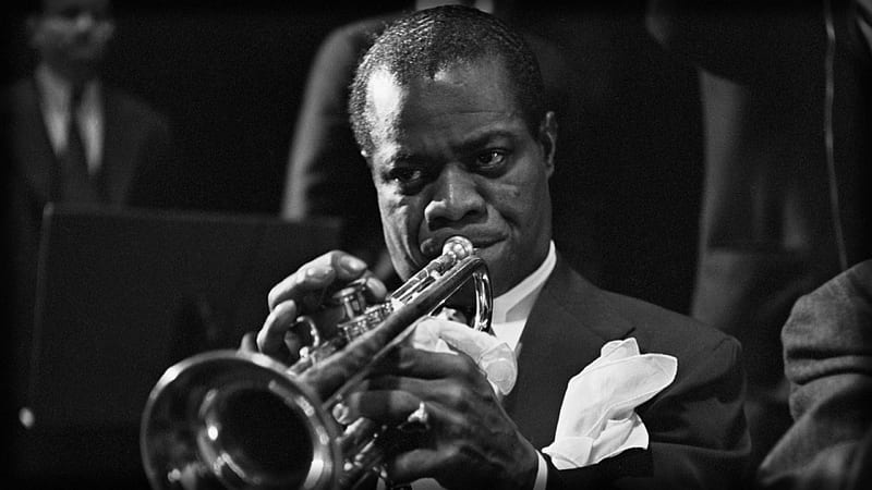 Louis Armstrong, music, trumpet, trumpeter, black, man, armstrong, graphy, instrument, louis, white, HD wallpaper