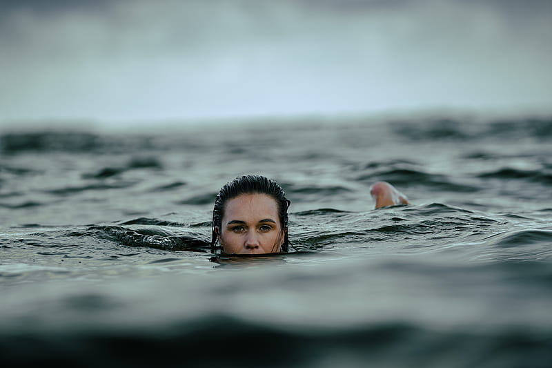 woman dipping in ocean, HD wallpaper