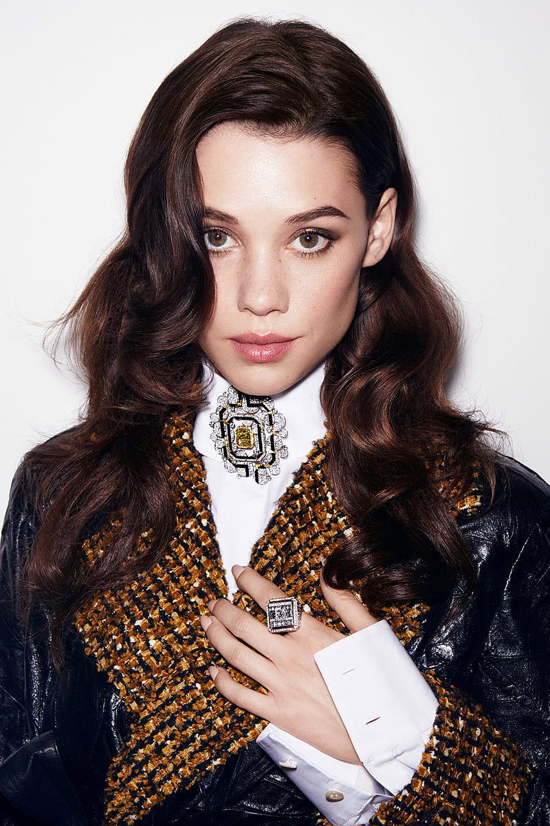 Astrid Berges-Frisbey, women, actress, model, long hair, brunette, makeup, rings, simple background, women indoors, studio, fashion, looking at viewer, HD phone wallpaper