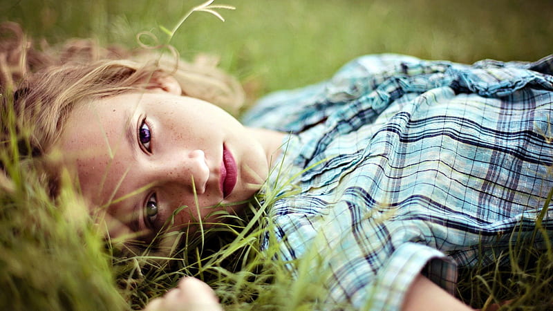 girl in grass, cute, beauty, girl, lying, HD wallpaper girl in grass, cute, beauty, girl, lying, HD wallpaper