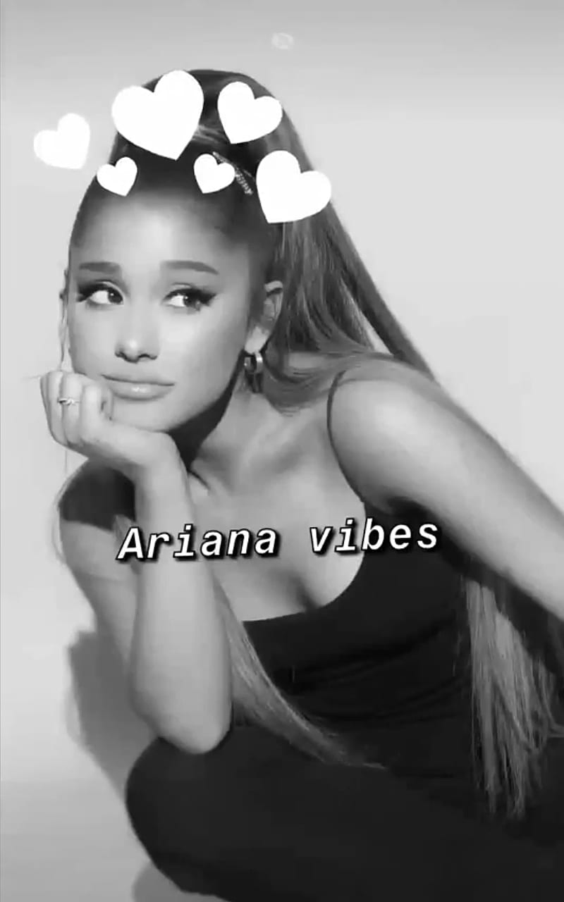 Download Ariana Grande in Vintage Vibes Wallpaper