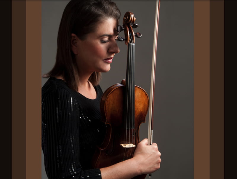 Nadja Solerno Sonnenberg Contemplation, brown, borders, chocolate, nadja solerno sonnenburg, bow, strings, classical, musician, contemplation, taupe, violinist, wood, celebrity, violin, female, black, blouse, sparkly, brunette, 3, musical instrument, HD wallpaper