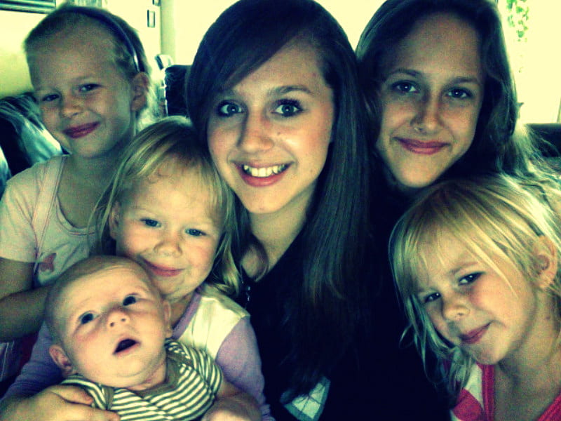 People, family, cute, 2010, smile, HD wallpaper People, family, cute, 2010, smile, HD wallpaper