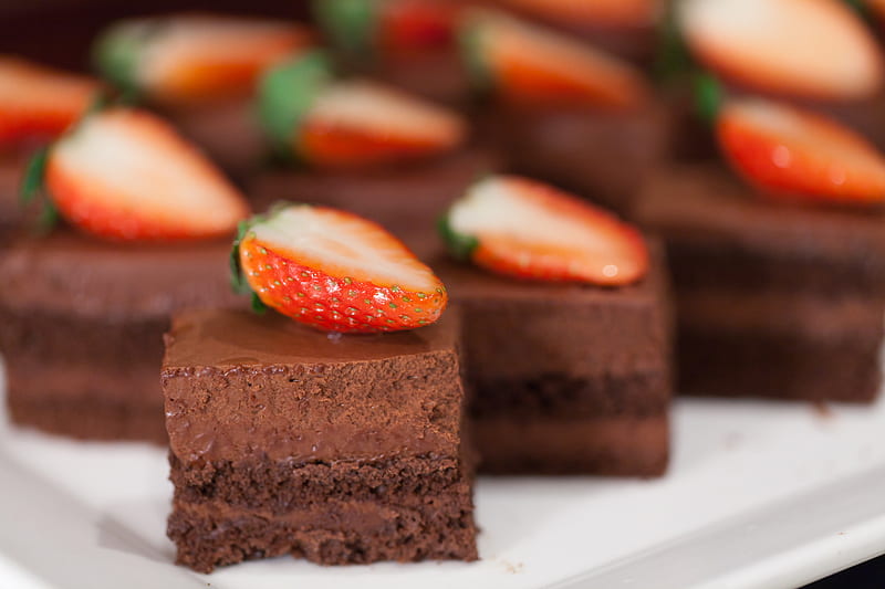 brownie, chocolate, strawberry, berries, dessert, HD wallpaper
