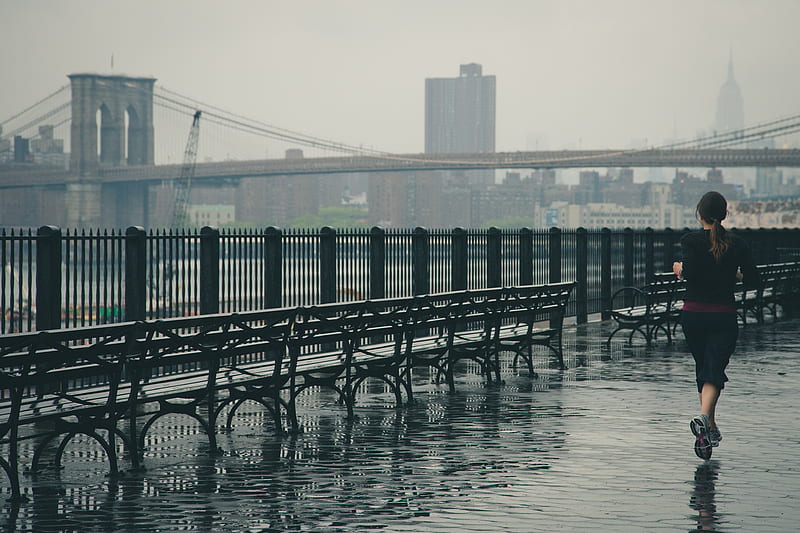 woman running near the body of water with Brooklyn Bridge in the background, HD wallpaper